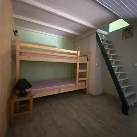 Les Pins Patio Avec Terrasse Dans La Pinede A Pied Pour 4 Personnes Vila