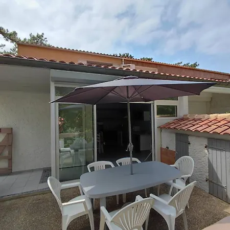 Les Pins Patio Avec Terrasse Dans La Pinede A Pied Pour 4 Personnes